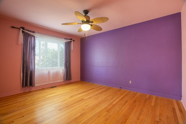 unfurnished room featuring light hardwood / wood-style flooring and ceiling fan