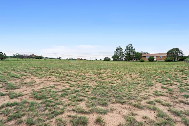 view of yard featuring a rural view