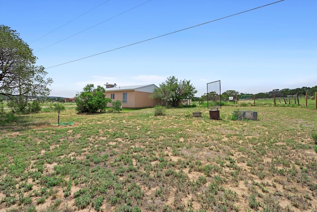 view of yard featuring a rural view