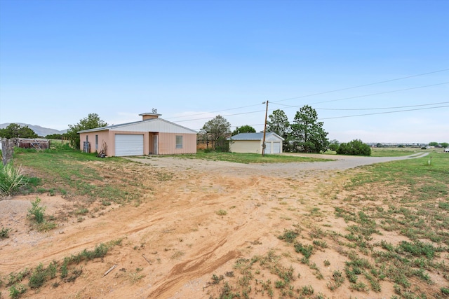 view of yard with an outdoor structure and a garage