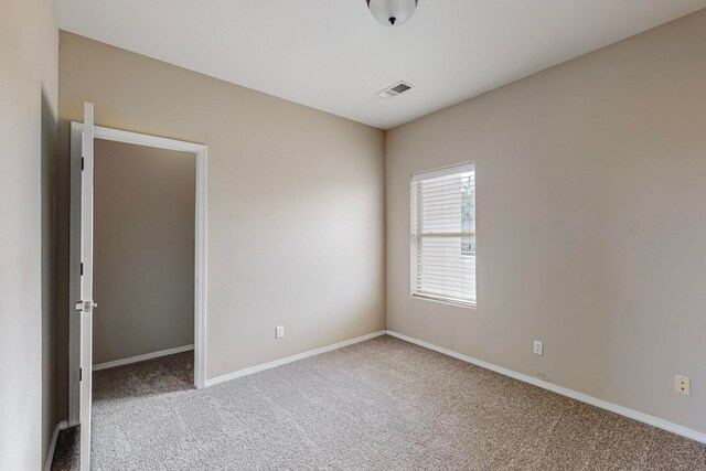 unfurnished room featuring carpet