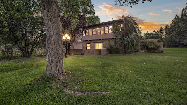 view of yard at dusk