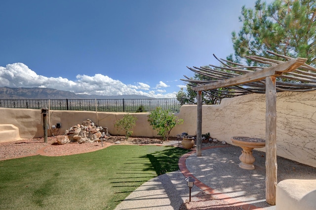 view of yard with a mountain view