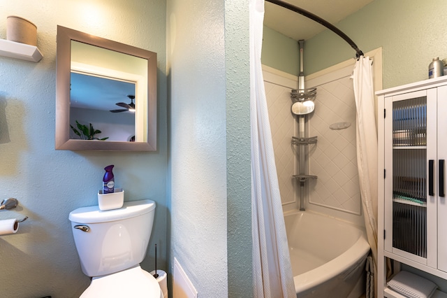 bathroom with shower / bath combo, toilet, and ceiling fan