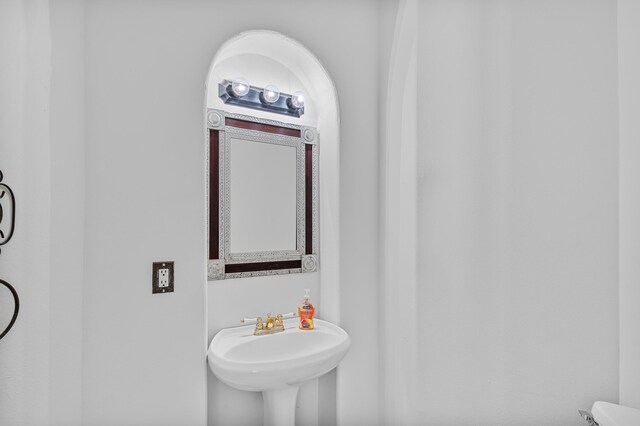 1220 Mesa Ridge Dr SW, Los Lunas, NM 87031 - bathroom featuring a sink