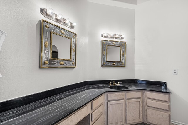 1220 Mesa Ridge Dr SW, Los Lunas, NM 87031 - bathroom featuring vanity