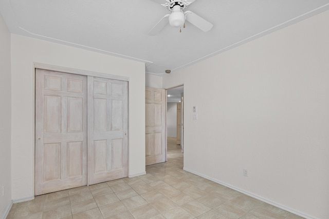 unfurnished bedroom featuring ceiling fan and a closet