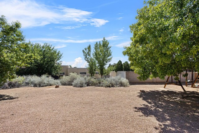1220 Mesa Ridge Dr SW, Los Lunas, NM 87031 - view of yard