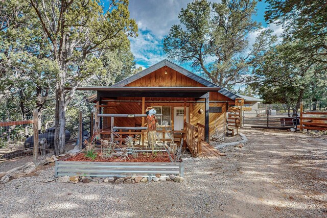 view of front of house featuring an outbuilding