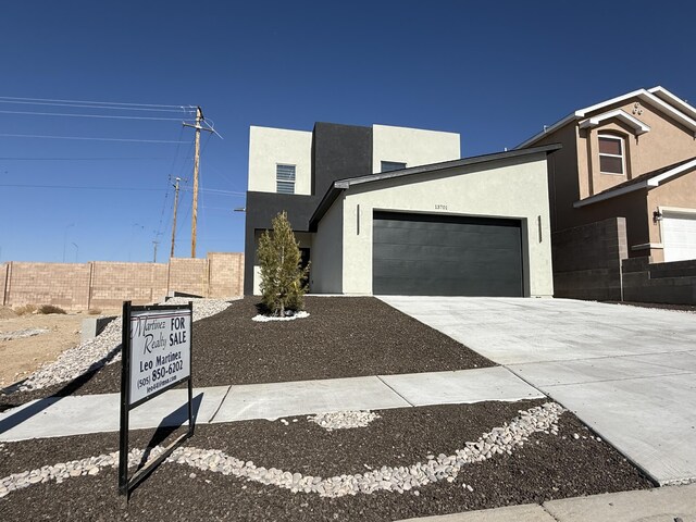 view of front facade featuring a garage