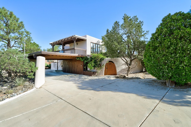 view of front facade with a carport