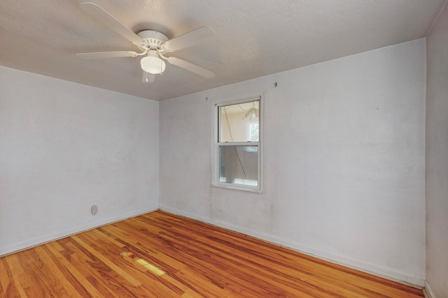 empty room featuring light hardwood / wood-style floors and ceiling fan