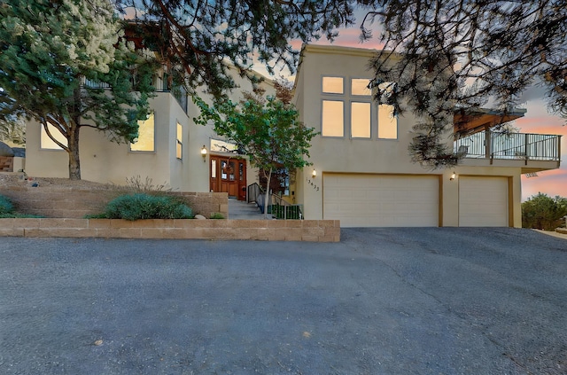 view of front facade featuring a garage