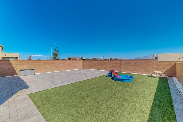 view of yard featuring a patio