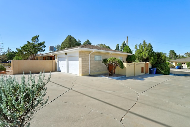 view of front facade featuring a garage