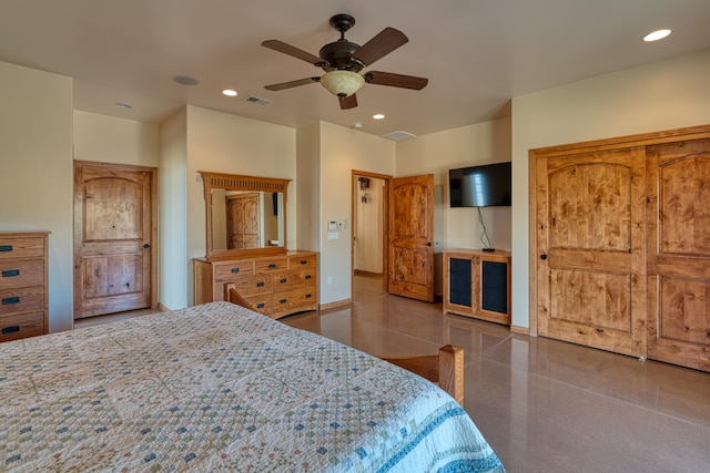 bedroom with ceiling fan