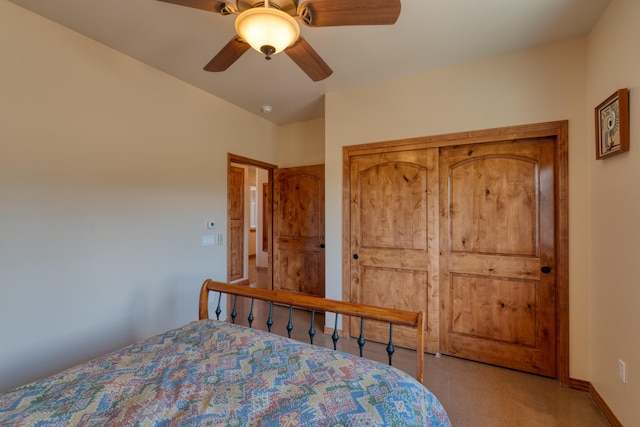 carpeted bedroom featuring ceiling fan and a closet