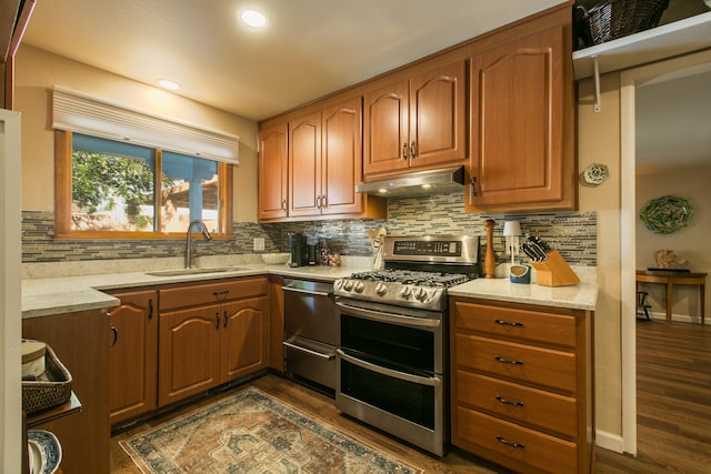 kitchen with stainless steel appliances, dark wood-type flooring, sink, and tasteful backsplash