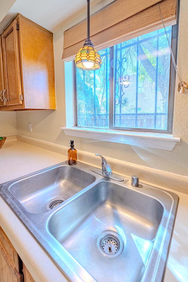 details featuring decorative light fixtures and sink