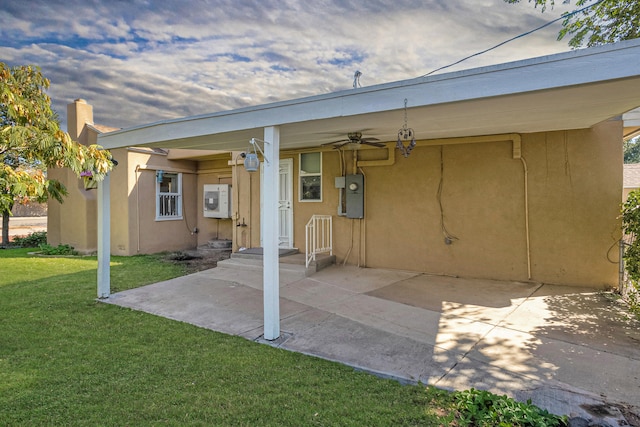 view of patio with ceiling fan