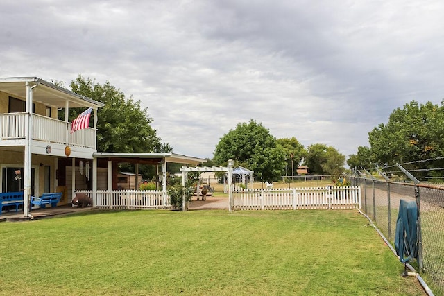 view of yard with a pergola