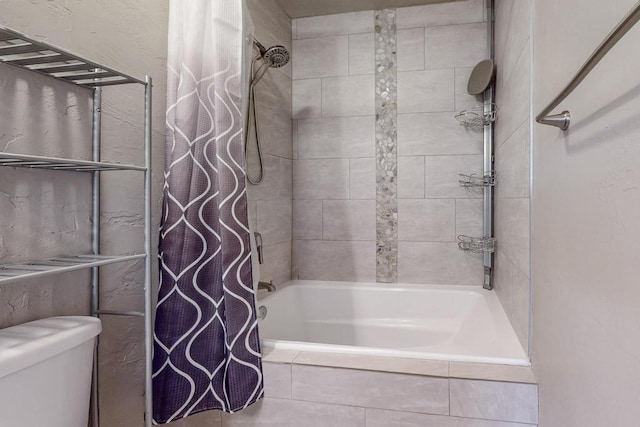 1139 Forrester Ave NW, Albuquerque, NM 87104 - bathroom with toilet and tiled shower / bath combo