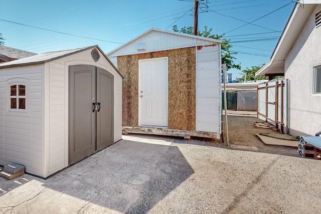 1139 Forrester Ave NW, Albuquerque, NM 87104 - view of shed featuring fence