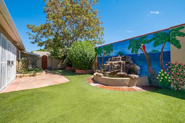 view of yard with a patio