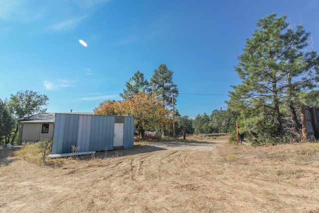 view of yard with a storage shed