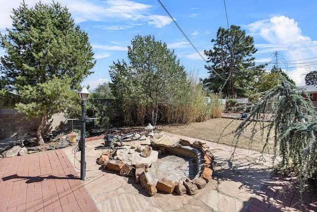 view of patio with an outdoor fire pit