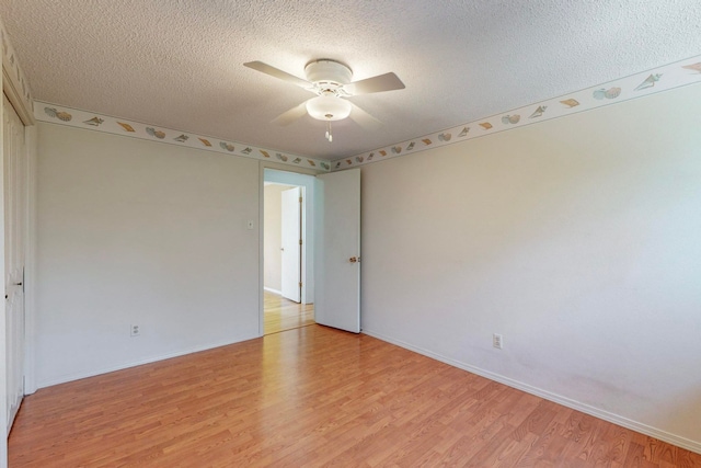 unfurnished room with ceiling fan, a textured ceiling, and light hardwood / wood-style floors