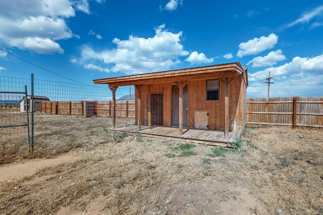 401A Nm-344, Edgewood, NM 87015 - view of outdoor structure featuring a fenced backyard and an outbuilding