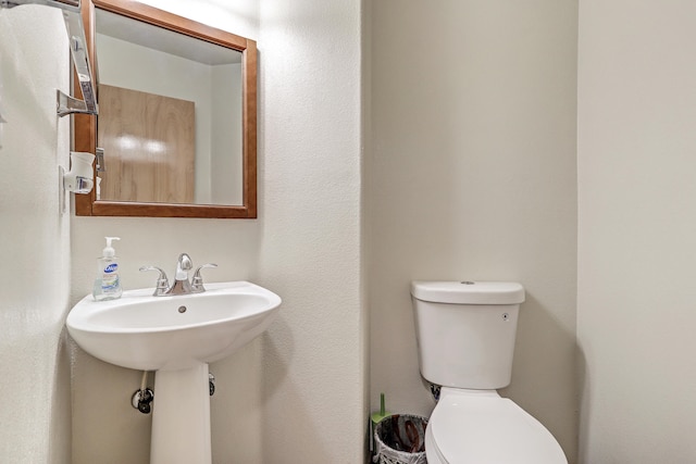 bathroom featuring sink and toilet