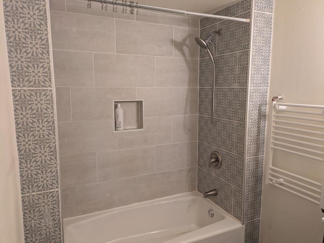 bathroom with tiled shower / bath