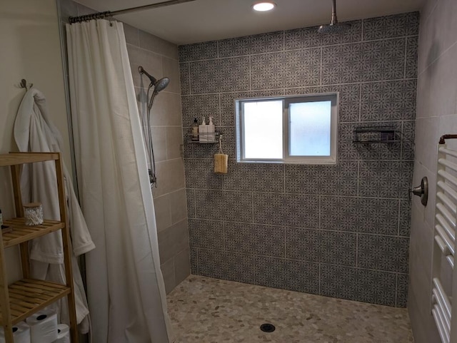 bathroom featuring a shower with curtain