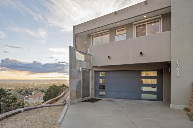 view of front facade featuring a garage