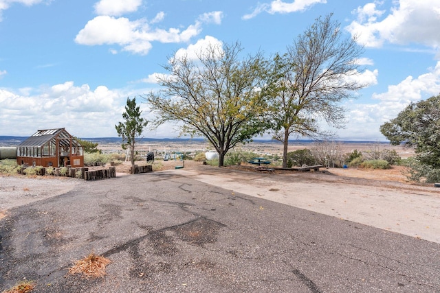 view of yard featuring a rural view and an outdoor structure