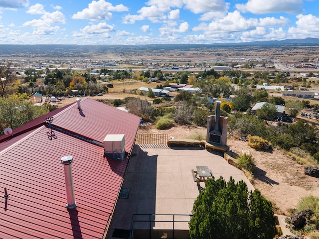 bird's eye view featuring a mountain view