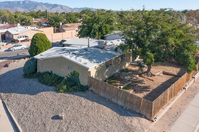 bird's eye view featuring a mountain view