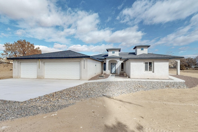 view of front facade with a garage