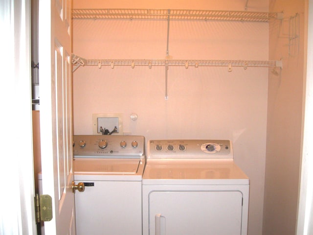 laundry room with independent washer and dryer