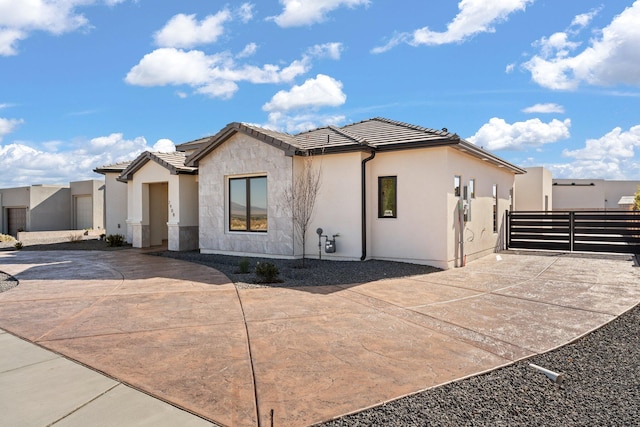 view of front of property