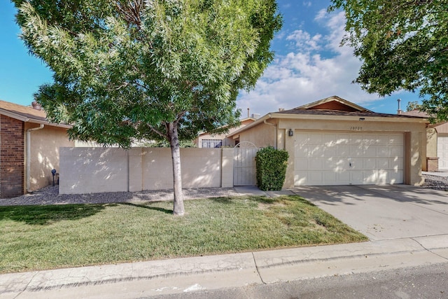 view of front facade featuring a garage and a front yard