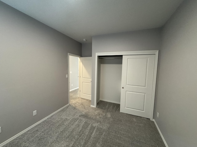 unfurnished bedroom with carpet flooring and a closet