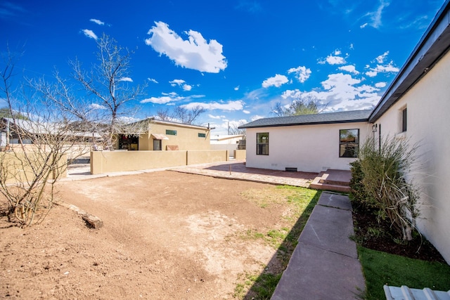 view of yard featuring a patio