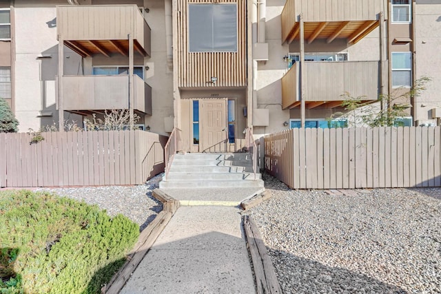 view of front of property featuring a balcony