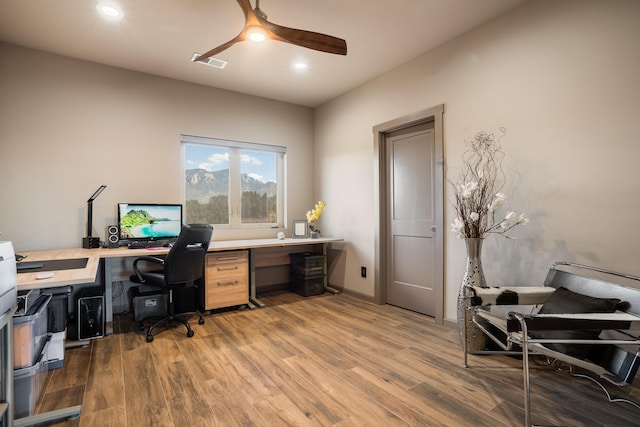 office area with light hardwood / wood-style flooring and ceiling fan