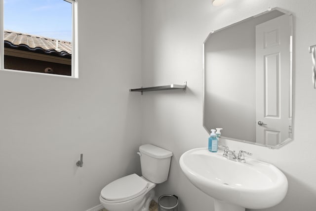 bathroom featuring toilet and sink