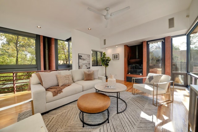 sunroom with ceiling fan