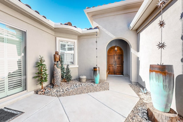 entrance to property featuring a patio area